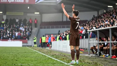 Der FC St. Pauli hat etwa 4000 Vorschläge für eine neue Stadionhymne erhalten, nachdem das alte Lied wegen der...