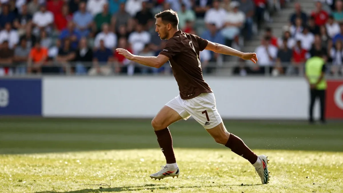 FC St. Pauli: Louis Oppie und Arkadiusz Pyrka von FC St